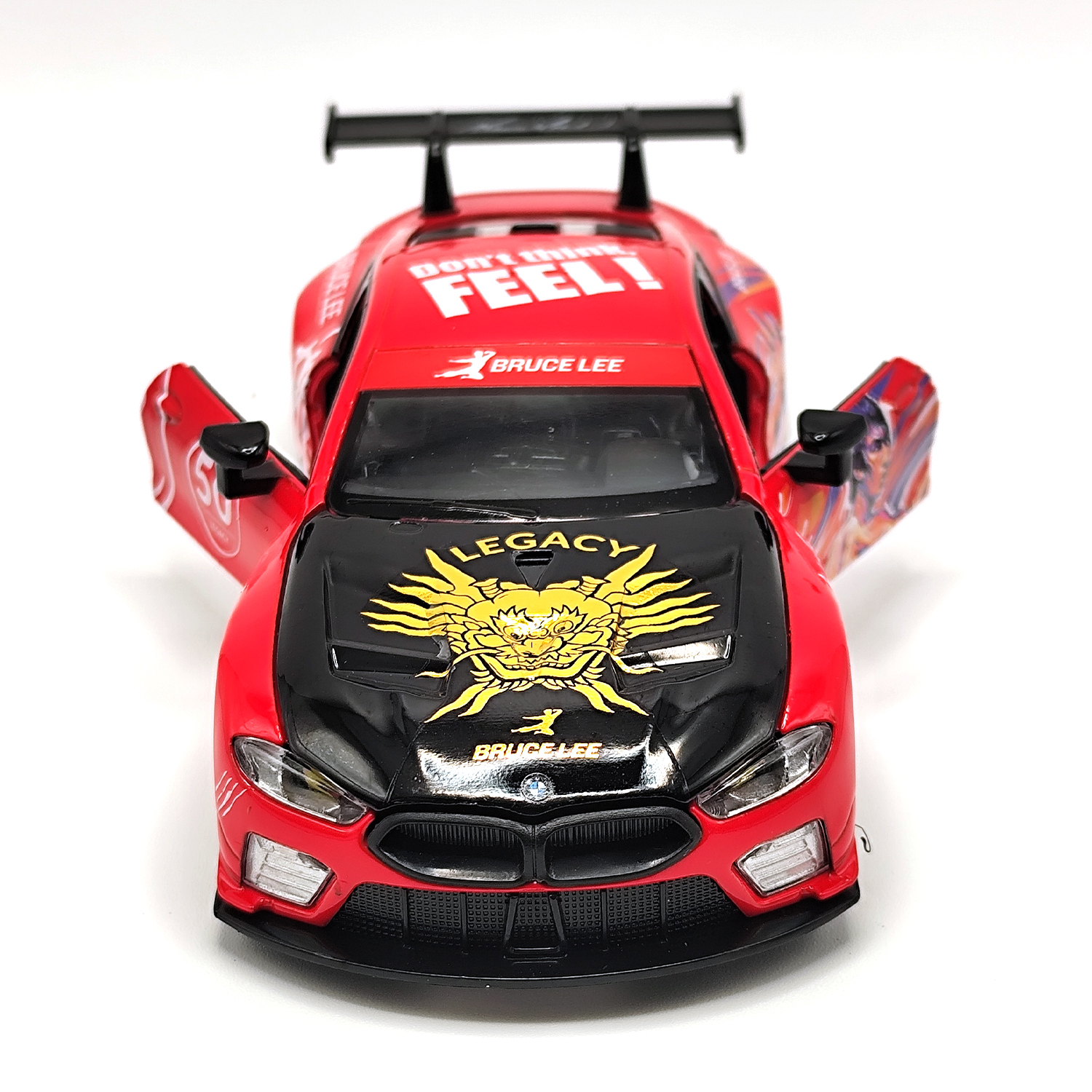 Bmw M8 Gte 2018 (Bruce Lee 50Th Anniversary Red) Model | 1:32 - Image 2